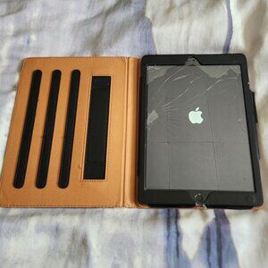 Apple iPad Air A1474 Tablet, 16GB, 9.7", WiFi Only, A7 Processor, w/Battery
